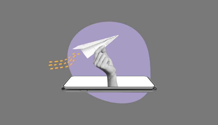 Ilustração abstrata: mão saindo de um um dispositivo móvel e segurando um aviãozinho de papel.