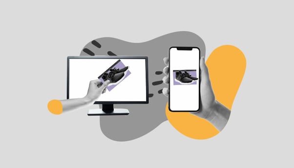 Mão passam por cima de anúncios de sapatos, como se fosse uma compra online.